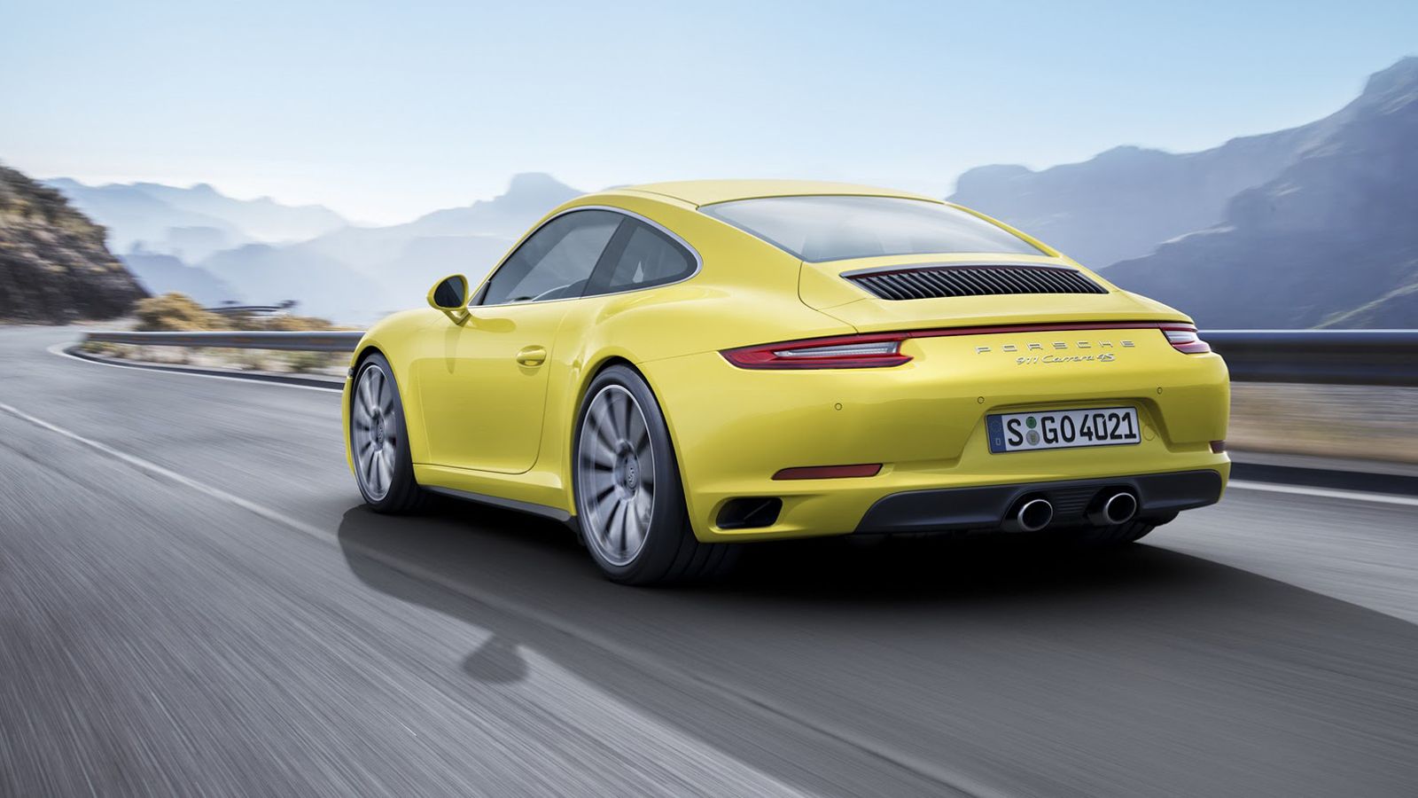 H Carrera 4S εξοπλισμένη με το PDK κιβώτιο και το Sport Chrono πακέτο, επιταχύνει έως τα 100 χλμ/ώρα σε 3,8 δλ. 